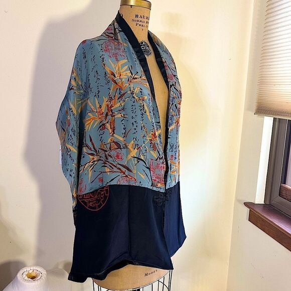 Asian Style grey and black bamboo leaf pattern silk wrap with pockets. OSFM - Picture 1 of 11